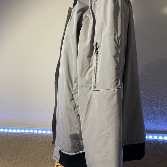 Old navy bomber jacket - Picture 5 of 9